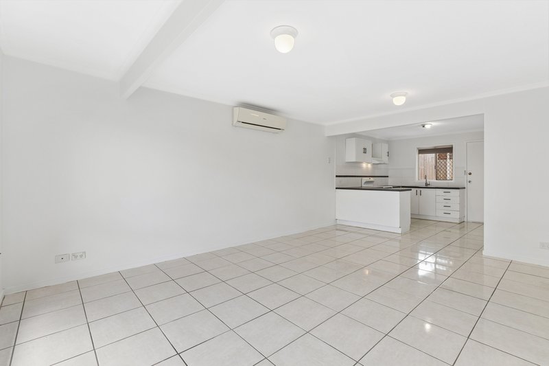 Photo - 2/96 Smith Road, Woodridge QLD 4114 - Image 3