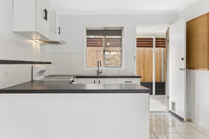 Photo - 2/96 Smith Road, Woodridge QLD 4114 - Image 4