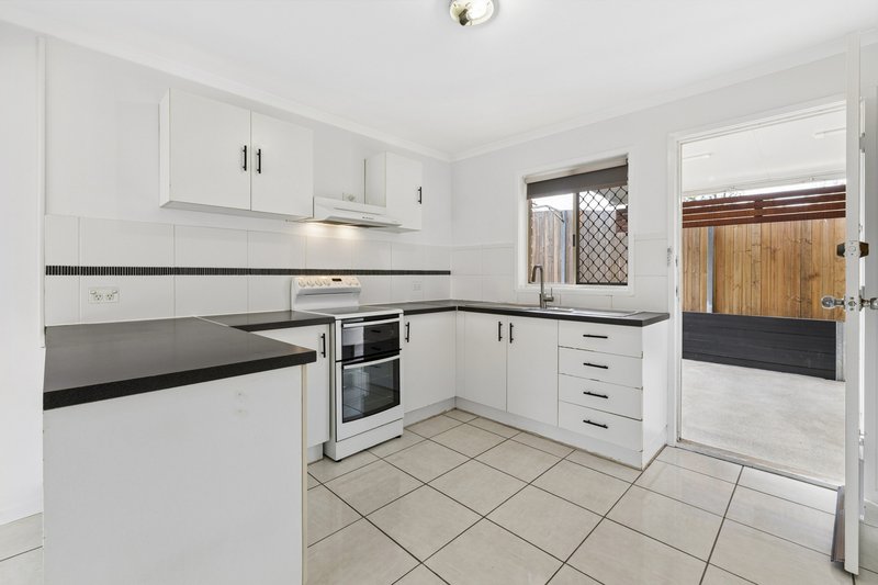 Photo - 2/96 Smith Road, Woodridge QLD 4114 - Image 5
