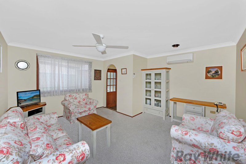 Photo - 2/96 Wallarah Road, Gorokan NSW 2263 - Image 4