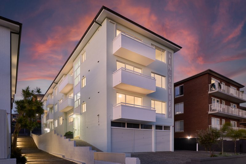 Photo - 2/97 Queenscliff Road, Queenscliff NSW 2096 - Image 3