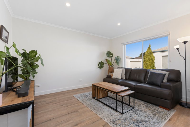 Photo - 2/98-100 Chute Street, Mordialloc VIC 3195 - Image 2