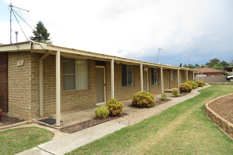 Photo - 2/98 Lambert Street, Bathurst NSW 2795 - Image 1