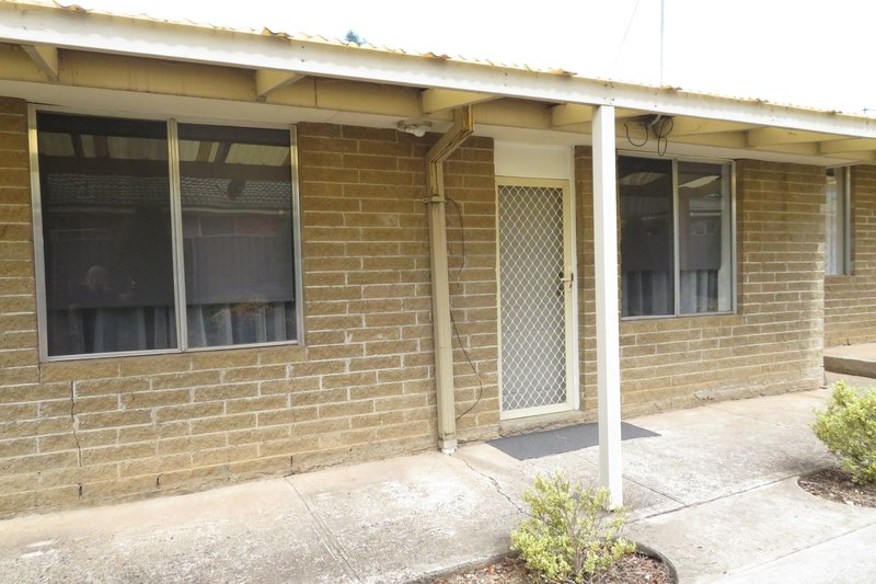 Photo - 2/98 Lambert Street, Bathurst NSW 2795 - Image 2