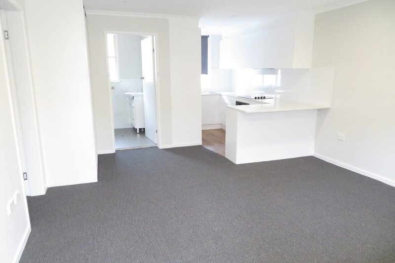 Photo - 2/98 Lambert Street, Bathurst NSW 2795 - Image 3