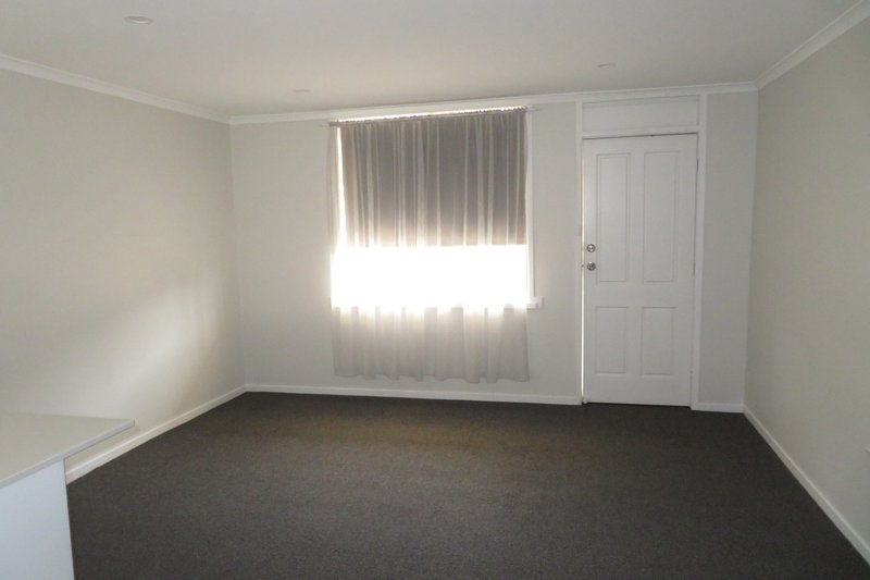 Photo - 2/98 Lambert Street, Bathurst NSW 2795 - Image 4