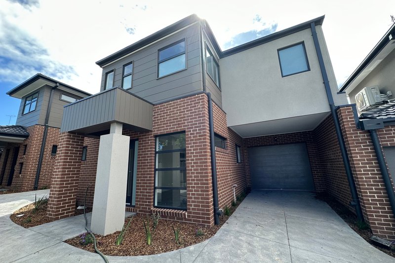 Photo - 2/98 Paperbark Street, Doveton VIC 3177 - Image 1
