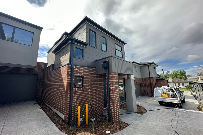 Photo - 2/98 Paperbark Street, Doveton VIC 3177 - Image 2