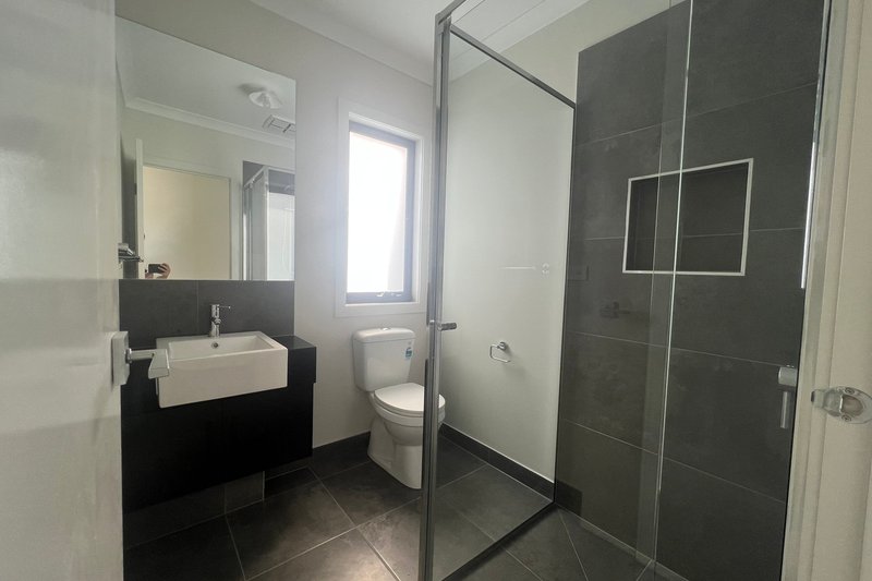 Photo - 2/98 Paperbark Street, Doveton VIC 3177 - Image 11