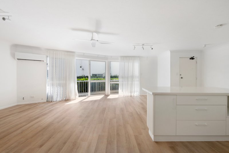 Photo - 2/98 Seagull Avenue, Mermaid Beach QLD 4218 - Image 2