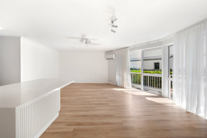 Photo - 2/98 Seagull Avenue, Mermaid Beach QLD 4218 - Image 9