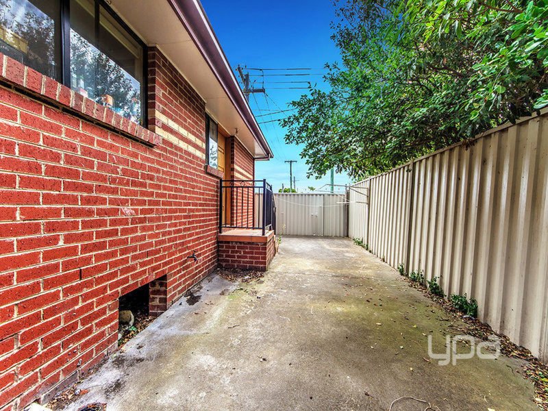 Photo - 2/98 View Street, St Albans VIC 3021 - Image 4