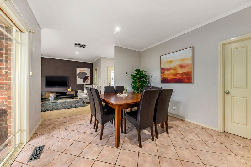 Photo - 2/99 Dorking Road, Box Hill North VIC 3129 - Image 3