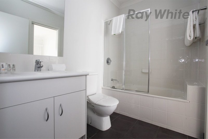 Photo - 29/9 Greg Norman Drive, Point Cook VIC 3030 - Image 4