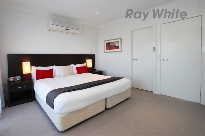 Photo - 29/9 Greg Norman Drive, Point Cook VIC 3030 - Image 6