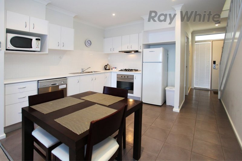 Photo - 29/9 Greg Norman Drive, Point Cook VIC 3030 - Image 9