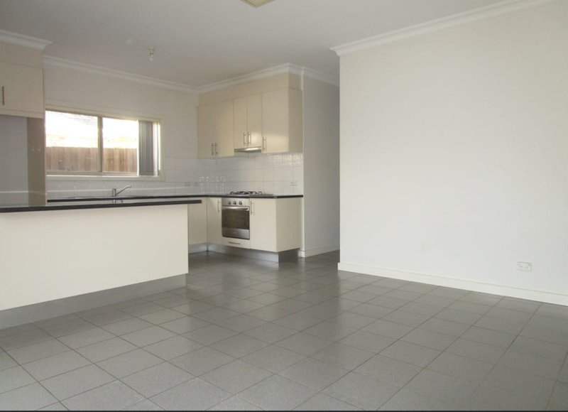 Photo - 2/99 Kitchener Street, Broadmeadows VIC 3047 - Image 3