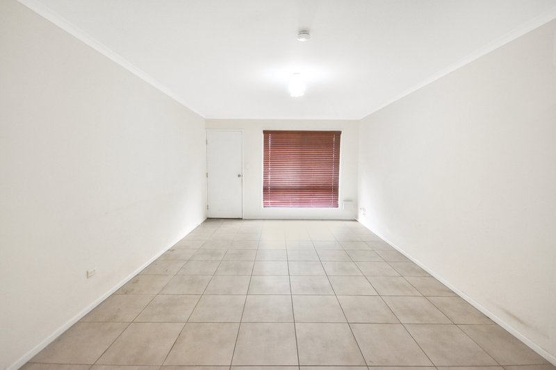 Photo - 2/99 Lower King Street, Caboolture QLD 4510 - Image 4