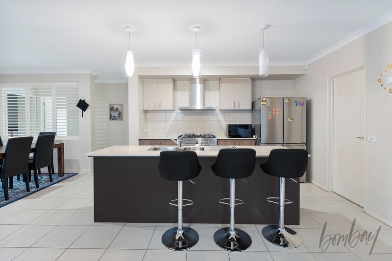 Photo - 299 Waterview Boulevard, Craigieburn VIC 3064 - Image 5
