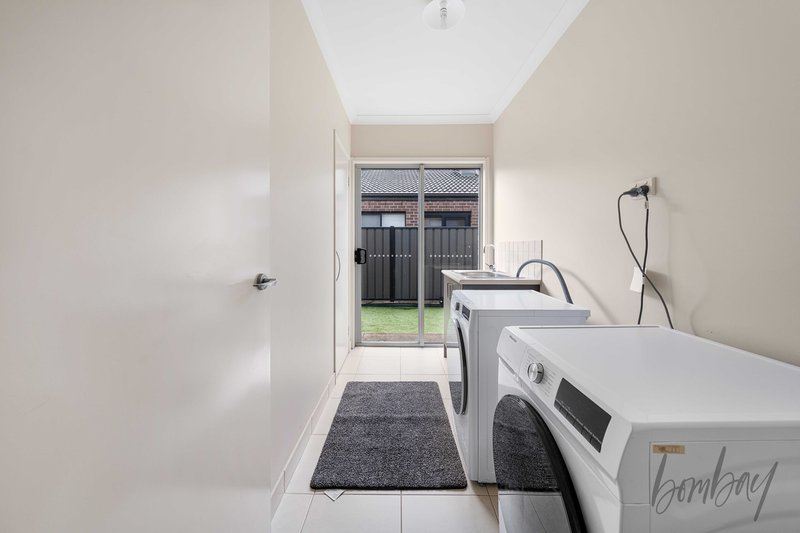 Photo - 299 Waterview Boulevard, Craigieburn VIC 3064 - Image 9