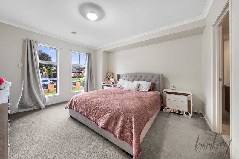 Photo - 299 Waterview Boulevard, Craigieburn VIC 3064 - Image 12