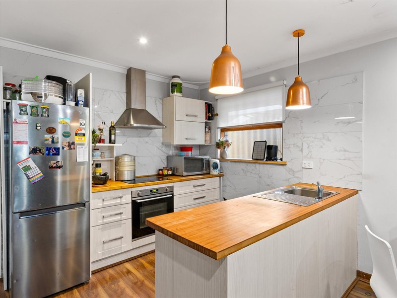 Photo - 29A Ochiltree Way, Kardinya WA 6163 - Image 7