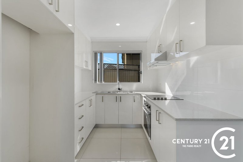 Photo - 29a Tuncurry Street, Bossley Park NSW 2176 - Image 3