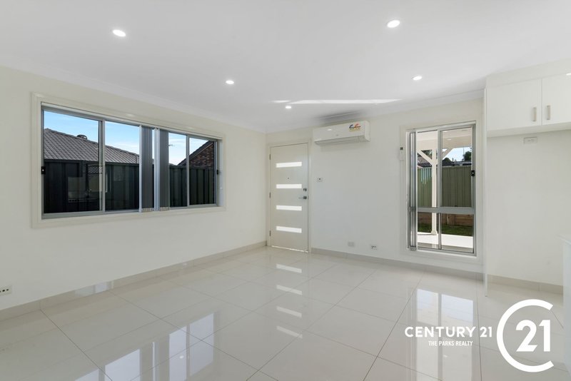 Photo - 29a Tuncurry Street, Bossley Park NSW 2176 - Image 4