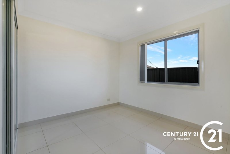 Photo - 29a Tuncurry Street, Bossley Park NSW 2176 - Image 6