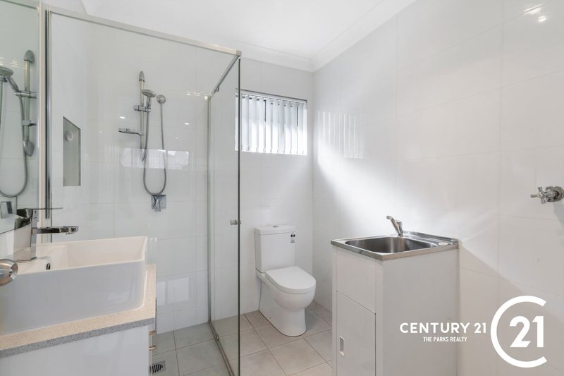 Photo - 29a Tuncurry Street, Bossley Park NSW 2176 - Image 7