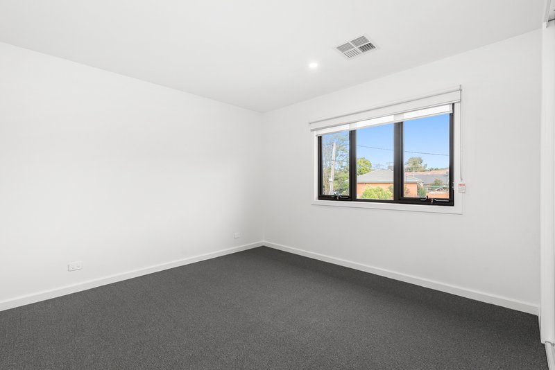 Photo - 2A Essex Court, Bayswater VIC 3153 - Image 4