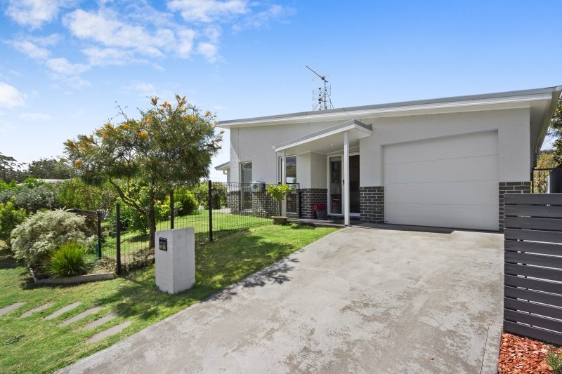 2A Gillan Grove, Broulee NSW 2537