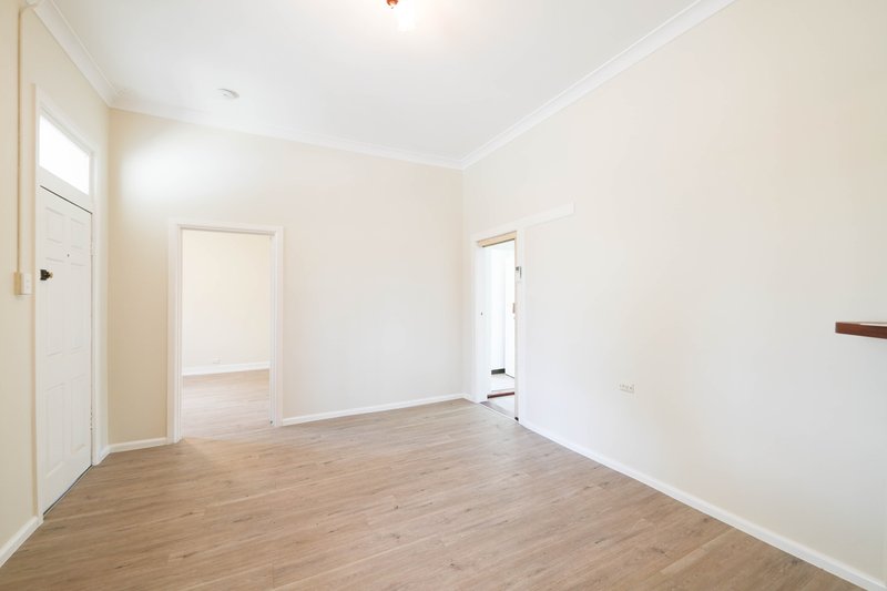 Photo - 2A Grenfell Street, Parkes NSW 2870 - Image 2