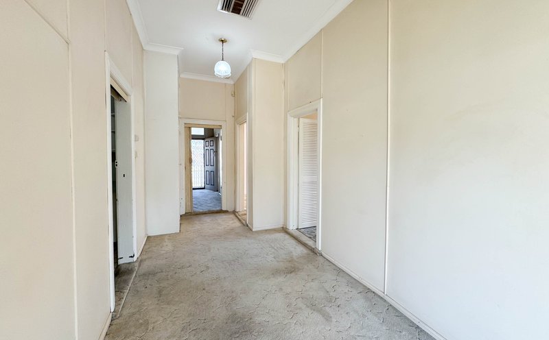 Photo - 2A Grenfell Street, Parkes NSW 2870 - Image 2