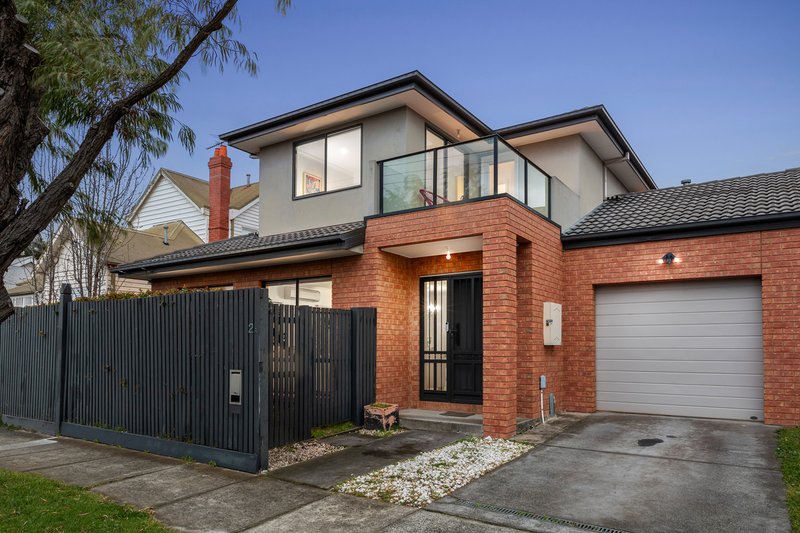 2A Holywood Grove, Carnegie VIC 3163