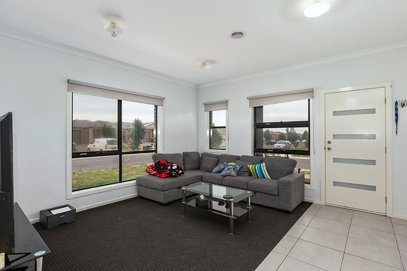 Photo - 2A Mark Drive, Tarneit VIC 3029 - Image 3