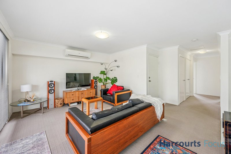 Photo - 2A/11 Student Loop, Coolbellup WA 6163 - Image 6