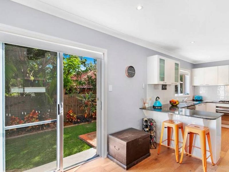 Photo - 2B Amourin Street, North Manly NSW 2100 - Image 3