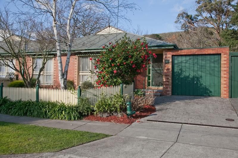 2b Dorothy Grove, Ferntree Gully VIC 3156