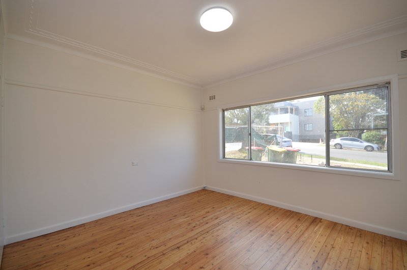 Photo - 2B Stapleton Street, Wentworthville NSW 2145 - Image 5