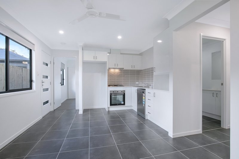 Photo - 2b/8 Falcon Road, Park Ridge QLD 4125 - Image 2