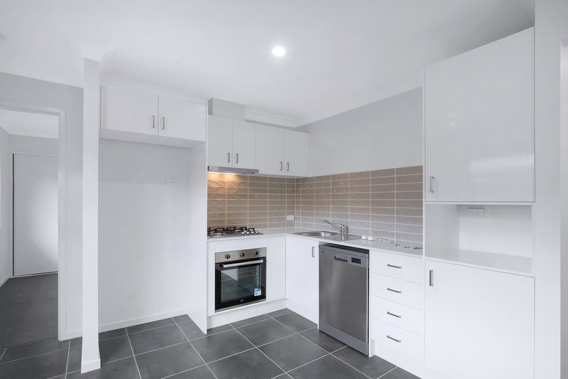 Photo - 2b/8 Falcon Road, Park Ridge QLD 4125 - Image 3