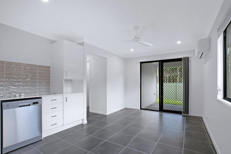 Photo - 2b/8 Falcon Road, Park Ridge QLD 4125 - Image 4