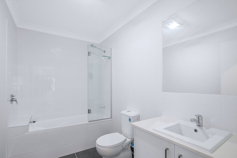 Photo - 2b/8 Falcon Road, Park Ridge QLD 4125 - Image 5
