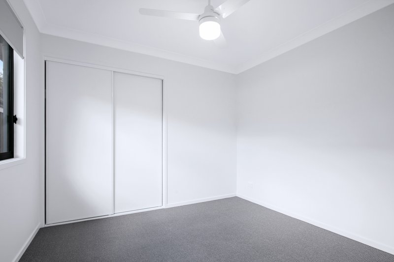 Photo - 2b/8 Falcon Road, Park Ridge QLD 4125 - Image 7