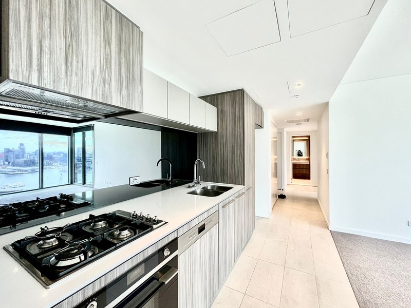 Photo - 2B/81 South Wharf Drive, Docklands VIC 3008 - Image 2