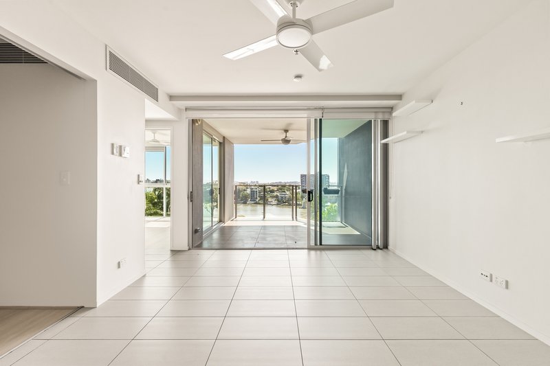 Photo - 2BR/18 Thorn Street, Kangaroo Point QLD 4169 - Image 2