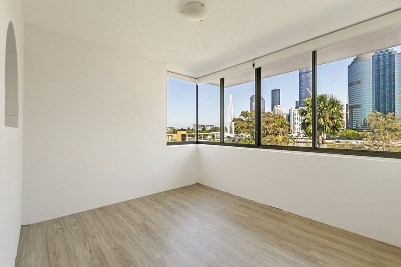 Photo - 2BR/245 Main Street, Kangaroo Point QLD 4169 - Image 4