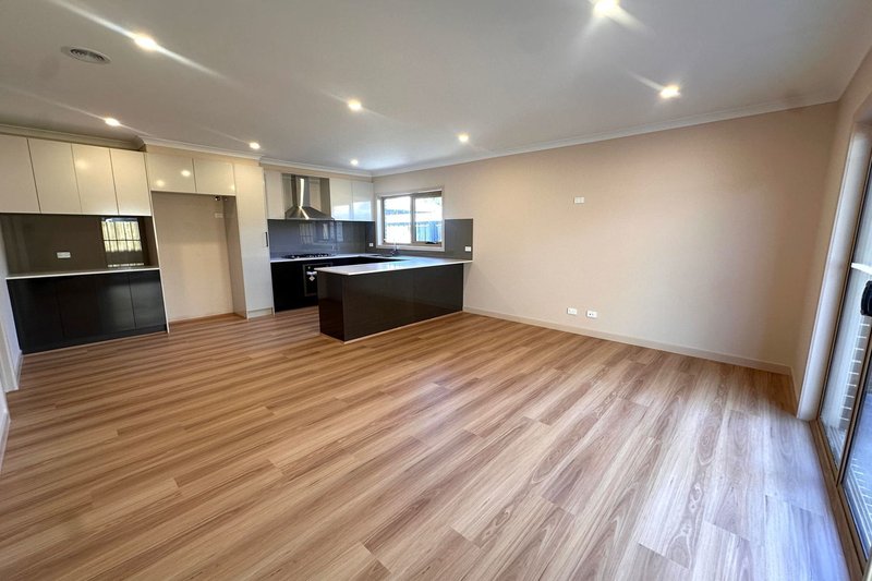 Photo - 2C Wykeham Court, Frankston VIC 3199 - Image 3