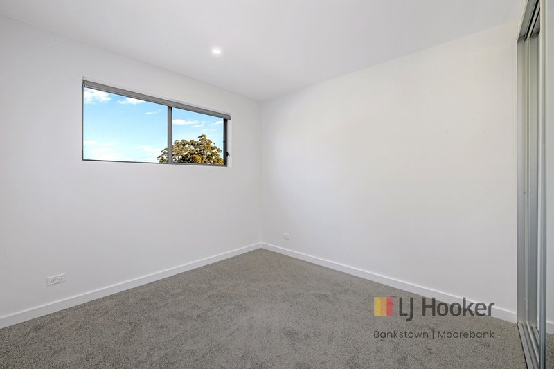 Photo - 2E Jacquinot Place, Glenfield NSW 2167 - Image 5